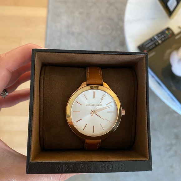Michael Kors Gold face watch with leather band! - Picture 4 of 4